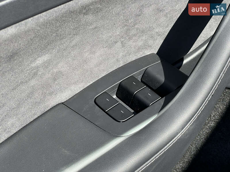 Позашляховик / Кросовер Tesla Model Y 2024 в Києві фото 29 Позашляховик / Кросовер Tesla Model Y 2024 в Києві