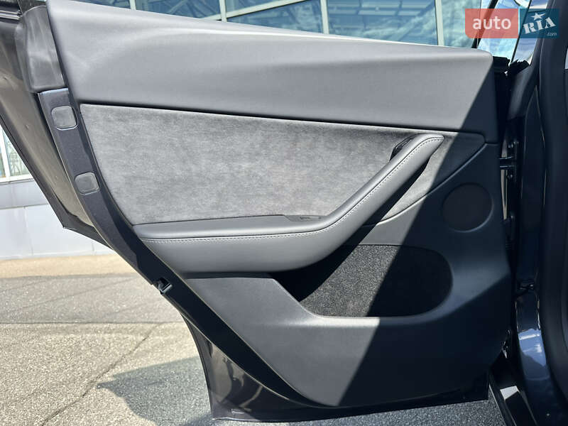 Позашляховик / Кросовер Tesla Model Y 2024 в Києві фото 35 Позашляховик / Кросовер Tesla Model Y 2024 в Києві