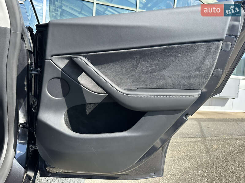 Позашляховик / Кросовер Tesla Model Y 2024 в Києві фото 40 Позашляховик / Кросовер Tesla Model Y 2024 в Києві