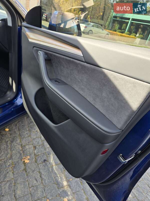 Позашляховик / Кросовер Tesla Model Y 2024 в Львові фото 17 Позашляховик / Кросовер Tesla Model Y 2024 в Львові