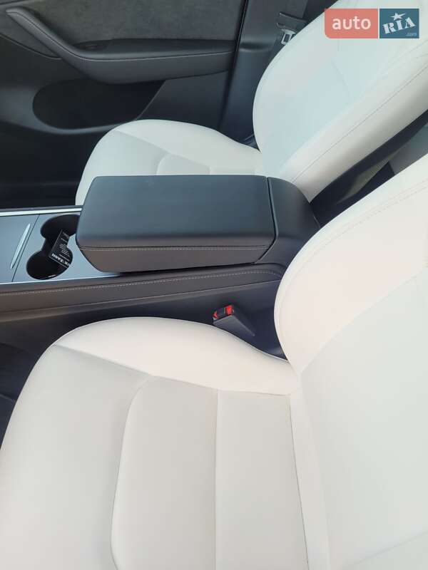 Позашляховик / Кросовер Tesla Model Y 2023 в Львові