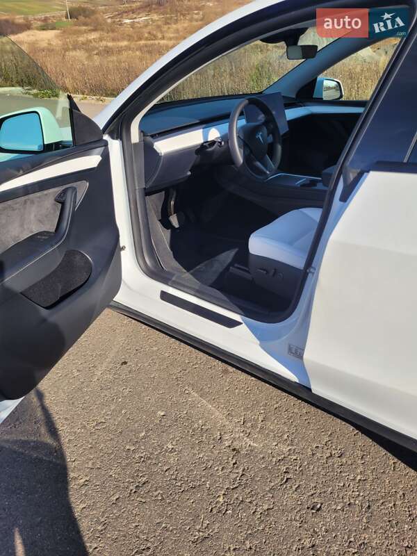 Позашляховик / Кросовер Tesla Model Y 2023 в Львові