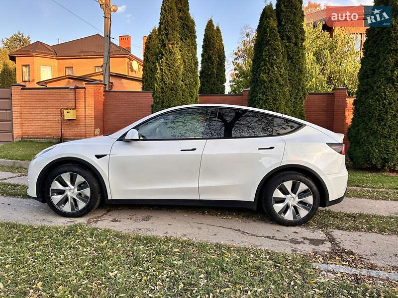 Внедорожник / Кроссовер Tesla Model Y 2020 в Киеве