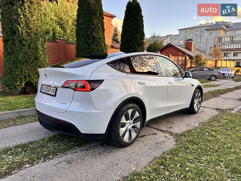 Внедорожник / Кроссовер Tesla Model Y 2020 в Киеве