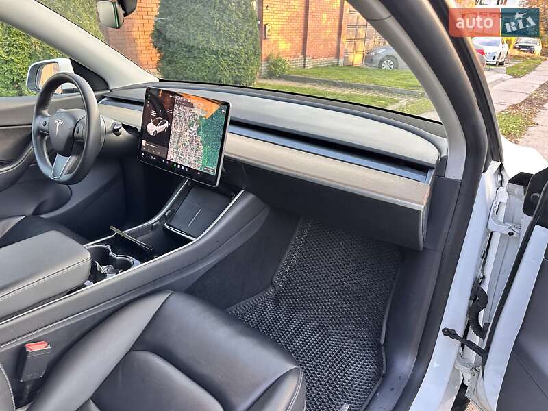 Внедорожник / Кроссовер Tesla Model Y 2020 в Киеве