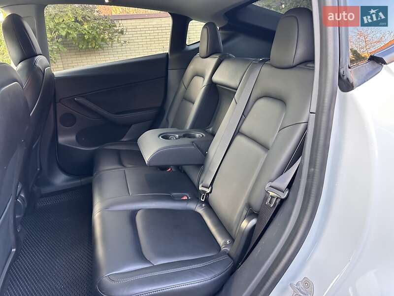 Внедорожник / Кроссовер Tesla Model Y 2020 в Киеве