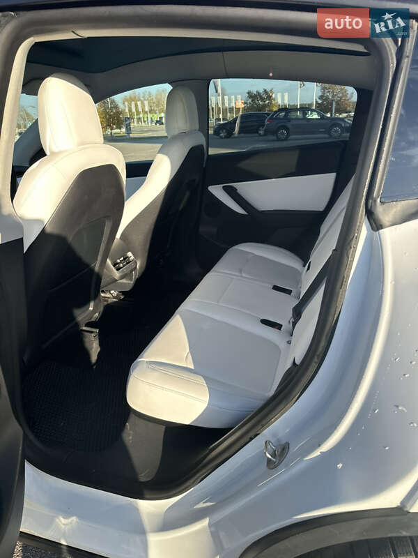 Позашляховик / Кросовер Tesla Model Y 2022 в Києві фото 10 Позашляховик / Кросовер Tesla Model Y 2022 в Києві
