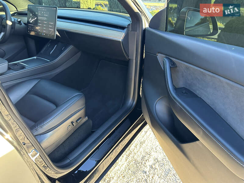 Внедорожник / Кроссовер Tesla Model Y 2021 в Днепре