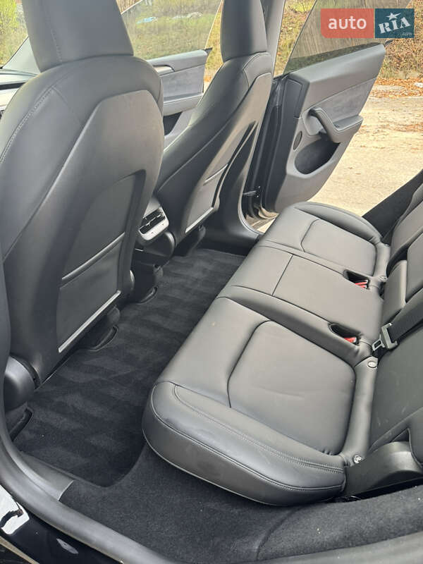 Позашляховик / Кросовер Tesla Model Y 2023 в Рівному фото 12 Позашляховик / Кросовер Tesla Model Y 2023 в Рівному