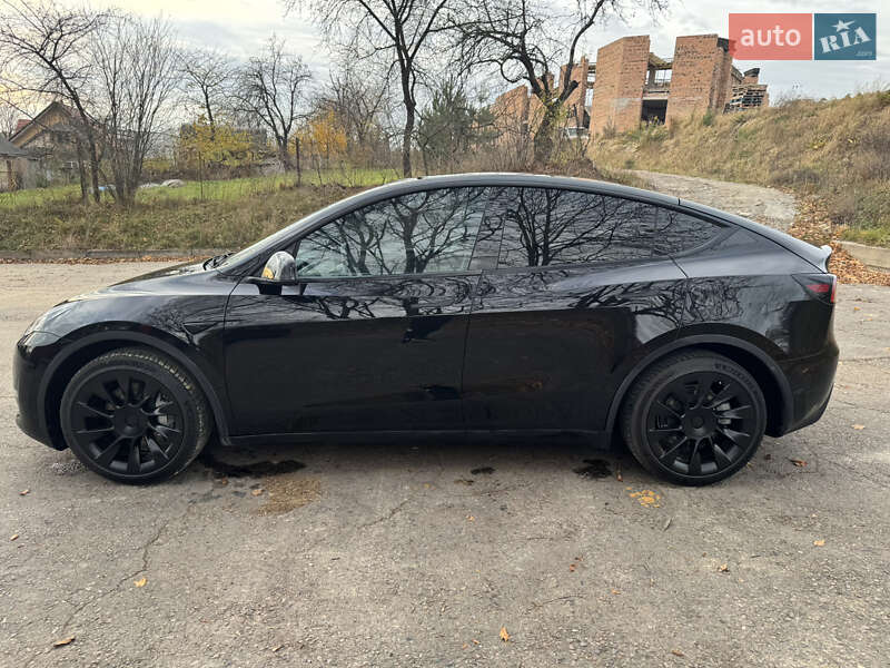 Позашляховик / Кросовер Tesla Model Y 2023 в Рівному фото 7 Позашляховик / Кросовер Tesla Model Y 2023 в Рівному
