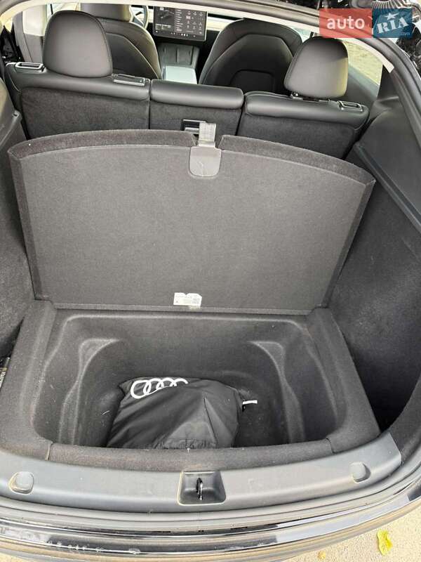 Внедорожник / Кроссовер Tesla Model Y 2023 в Киеве