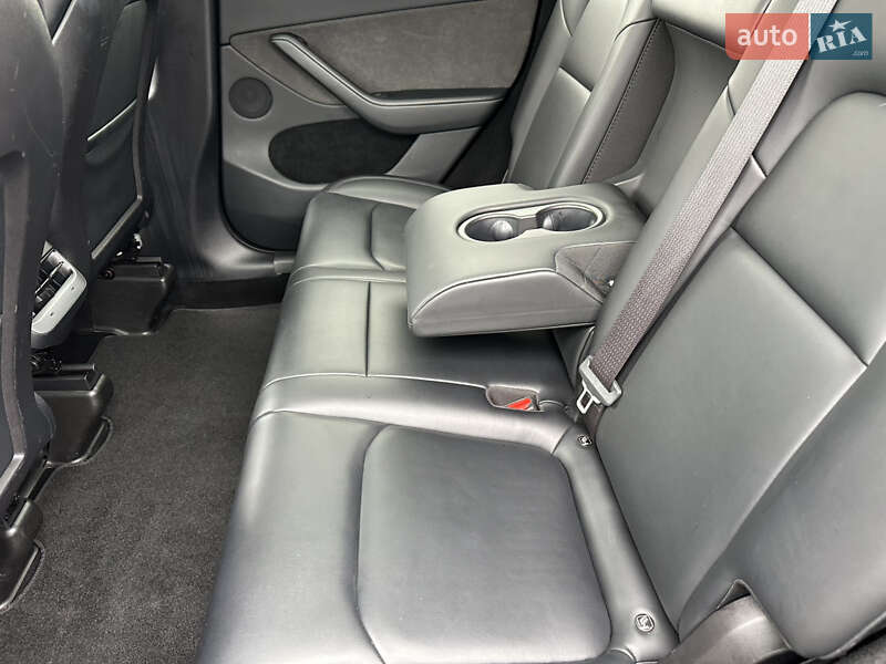 Позашляховик / Кросовер Tesla Model Y 2023 в Рівному