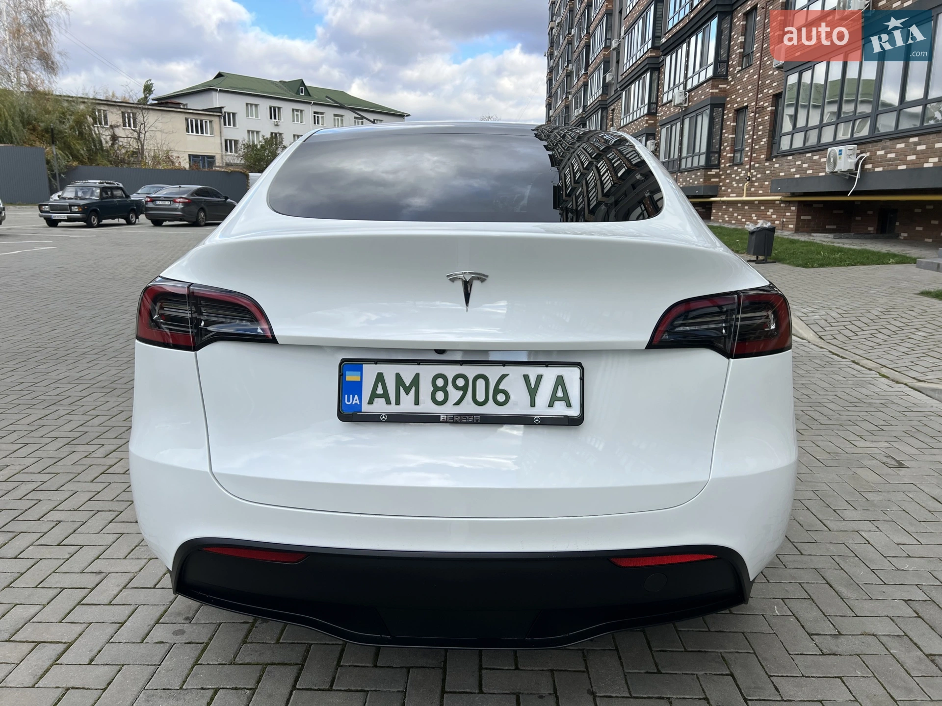 2024 Tesla Model Y - мініатюра 8
