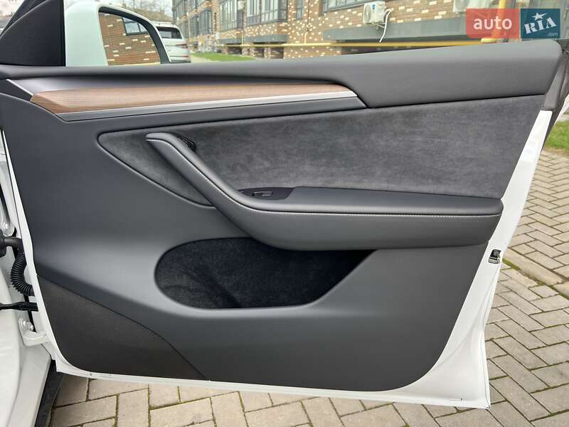 Внедорожник / Кроссовер Tesla Model Y 2024 в Житомире