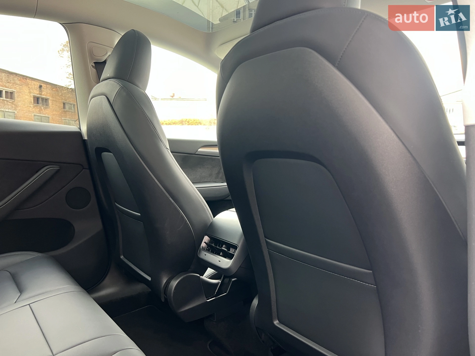 2024 Tesla Model Y - мініатюра 24