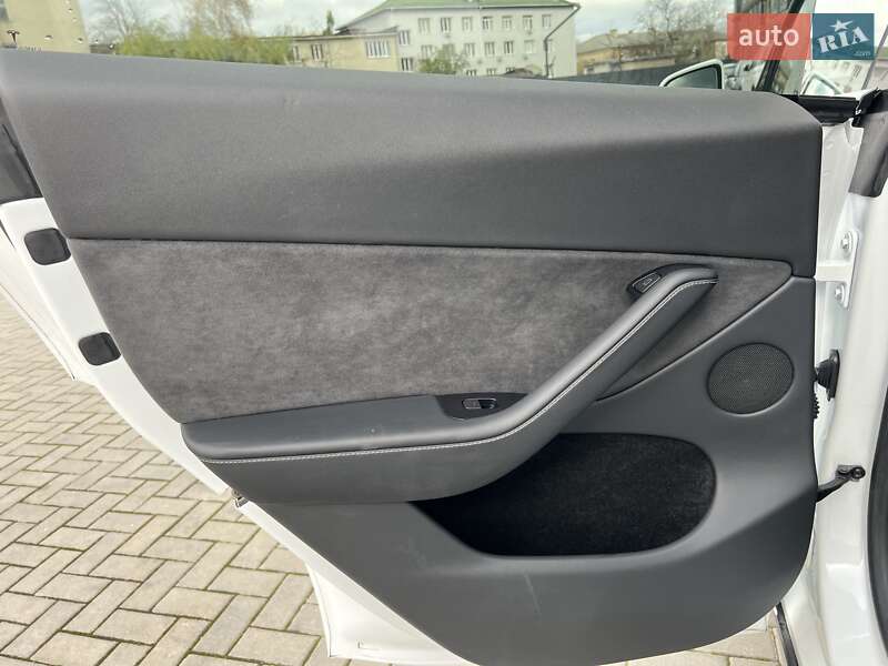 Внедорожник / Кроссовер Tesla Model Y 2024 в Житомире