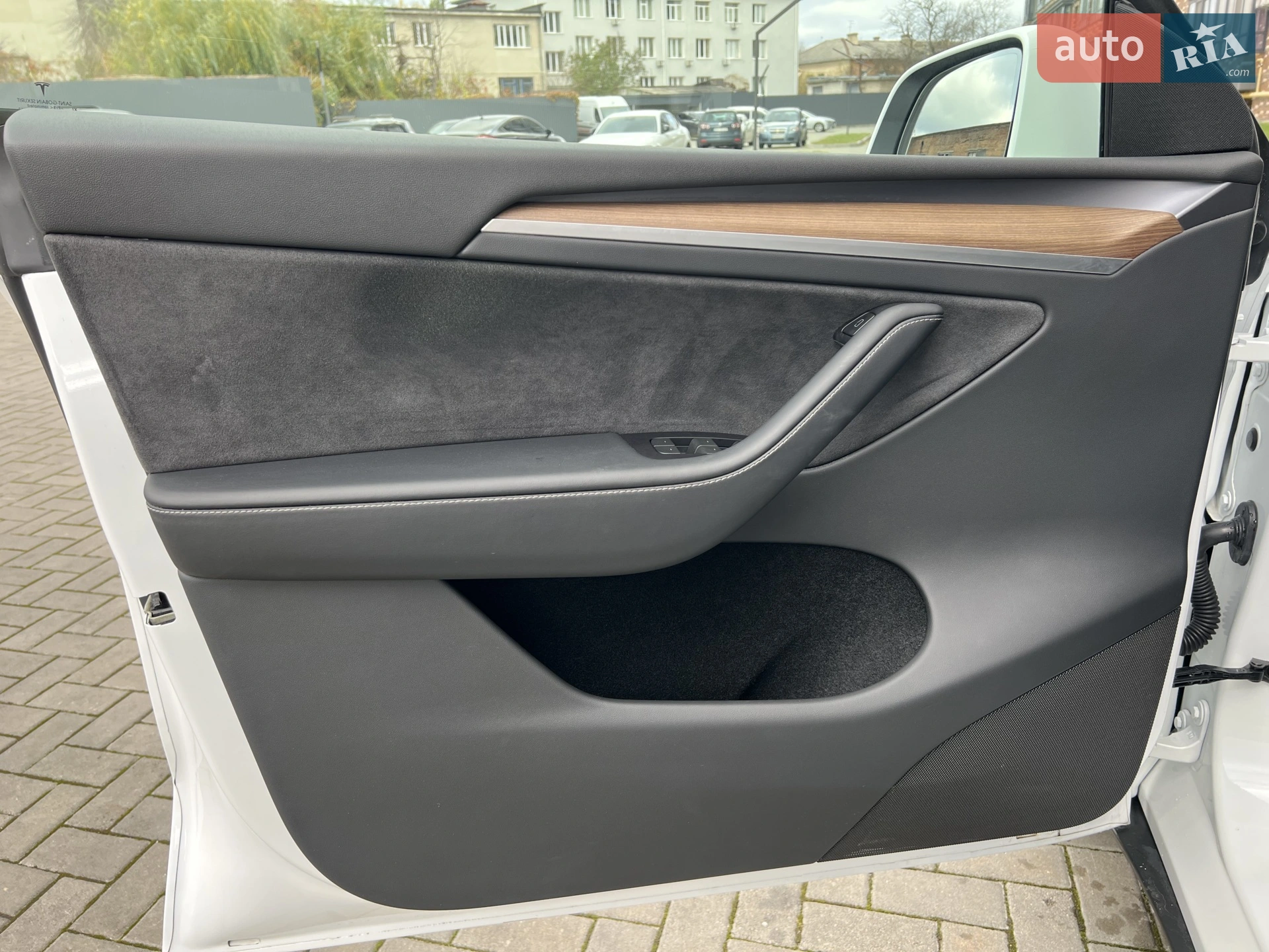 2024 Tesla Model Y - мініатюра 32
