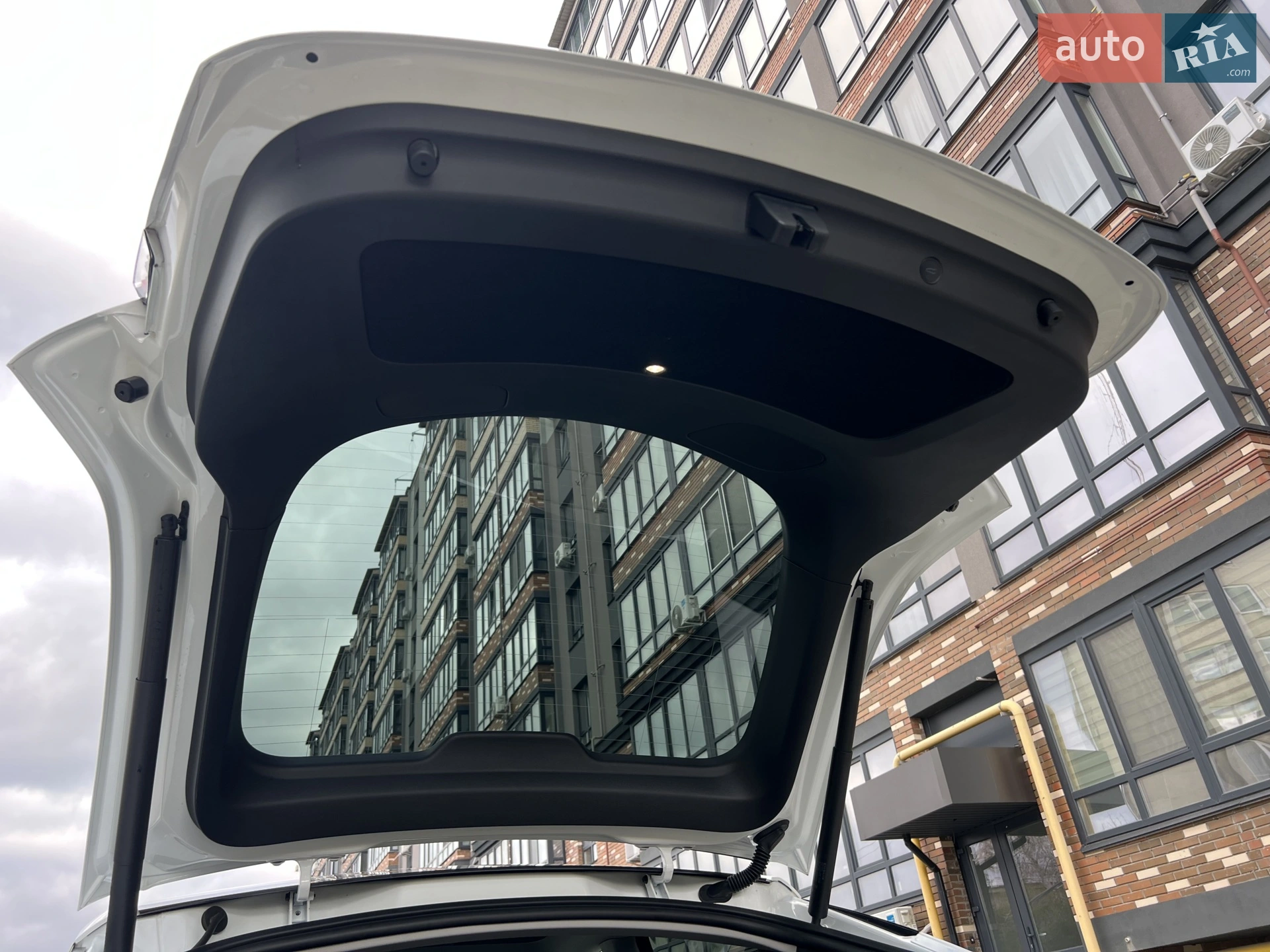 2024 Tesla Model Y - мініатюра 43