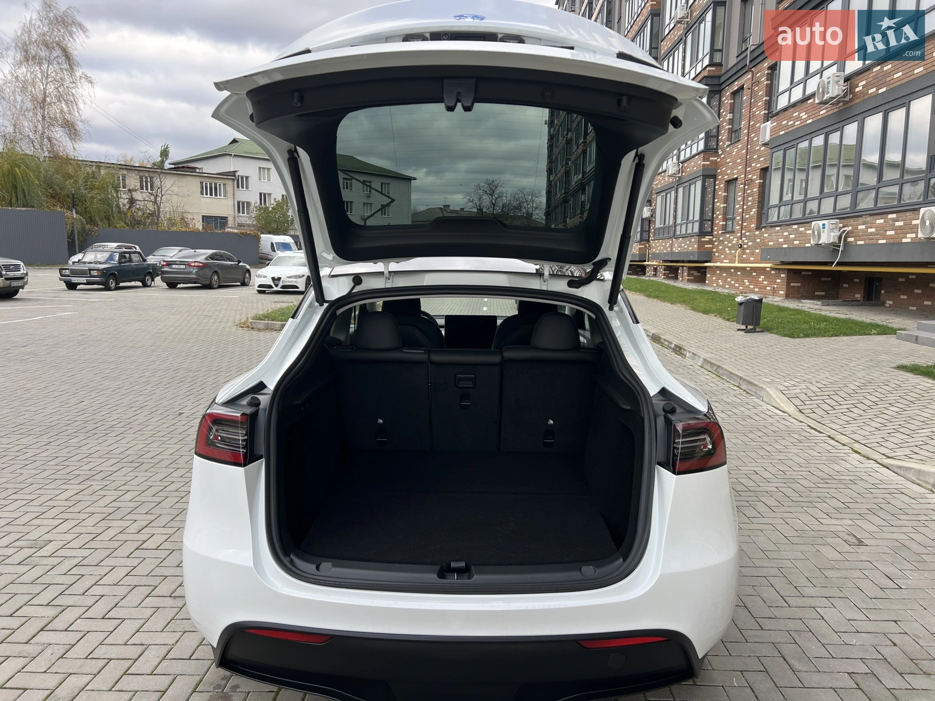 2024 Tesla Model Y - мініатюра 42