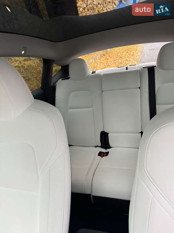 Позашляховик / Кросовер Tesla Model Y 2023 в Хмельницькому фото 11 Позашляховик / Кросовер Tesla Model Y 2023 в Хмельницькому