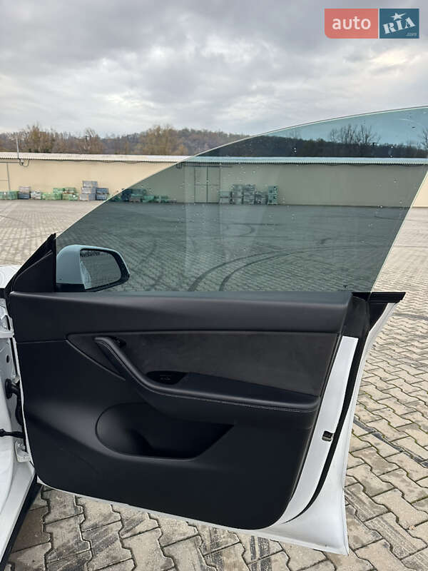Позашляховик / Кросовер Tesla Model Y 2020 в Чернівцях фото 12 Позашляховик / Кросовер Tesla Model Y 2020 в Чернівцях