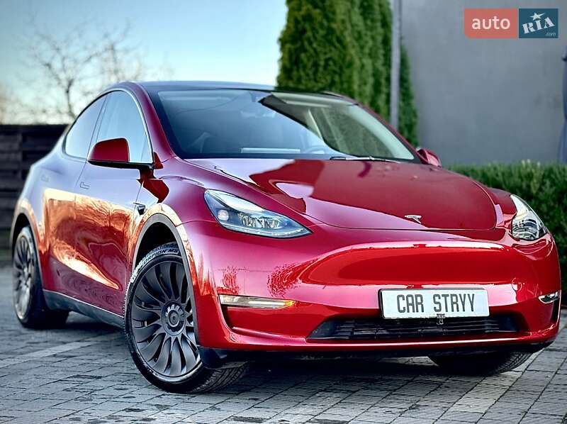 Tesla Model Y 2025