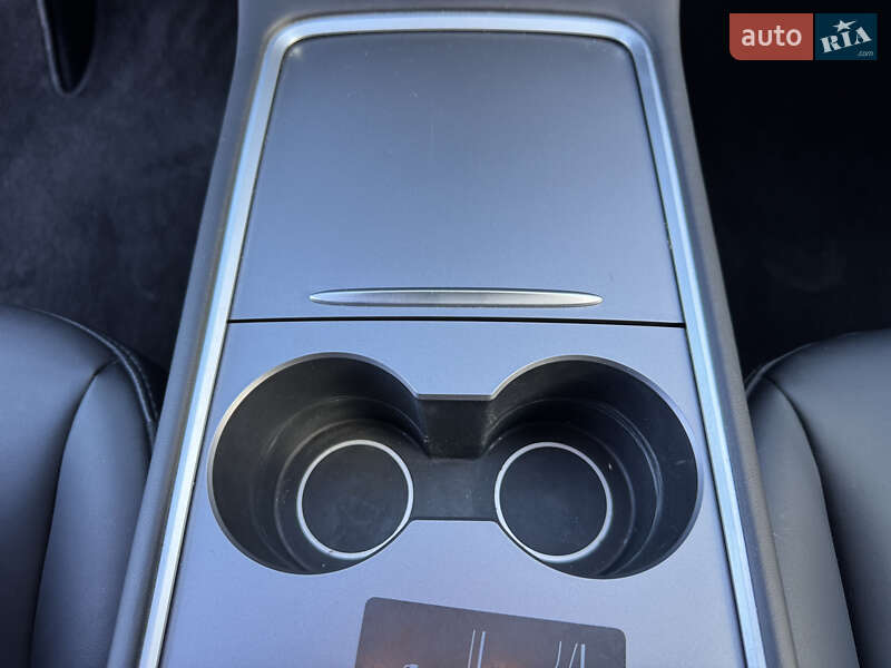 Позашляховик / Кросовер Tesla Model Y 2025 в Стрию