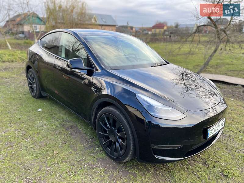 Tesla Model Y 2023