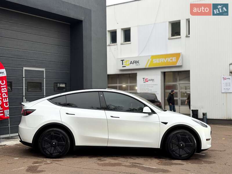 Позашляховик / Кросовер Tesla Model Y 2022 в Києві фото 11 Позашляховик / Кросовер Tesla Model Y 2022 в Києві
