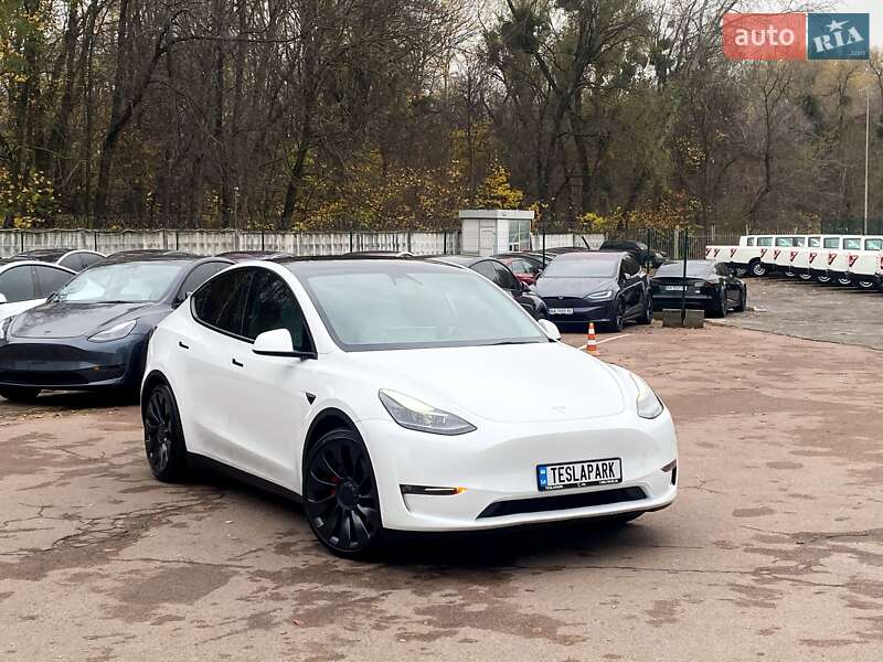 Позашляховик / Кросовер Tesla Model Y 2023 в Києві фото 2 Позашляховик / Кросовер Tesla Model Y 2023 в Києві