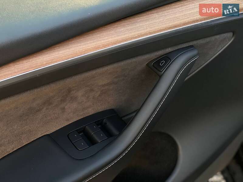 Внедорожник / Кроссовер Tesla Model Y 2022 в Львове