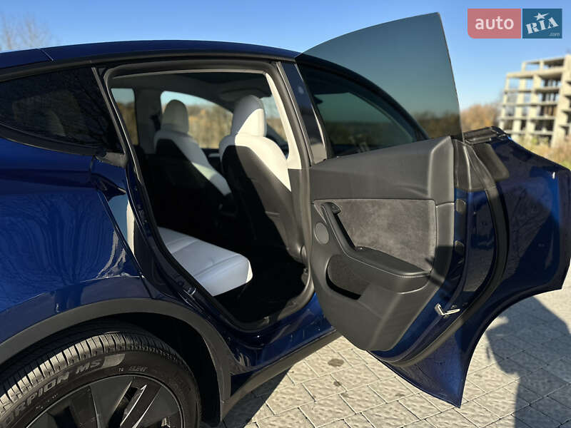 Внедорожник / Кроссовер Tesla Model Y 2024 в Львове