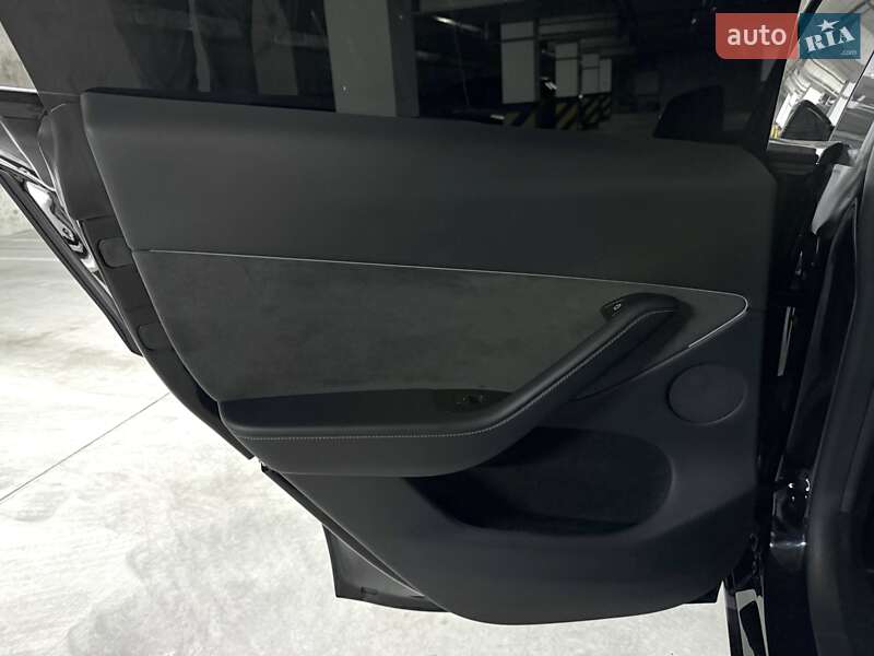 Позашляховик / Кросовер Tesla Model Y 2023 в Дніпрі