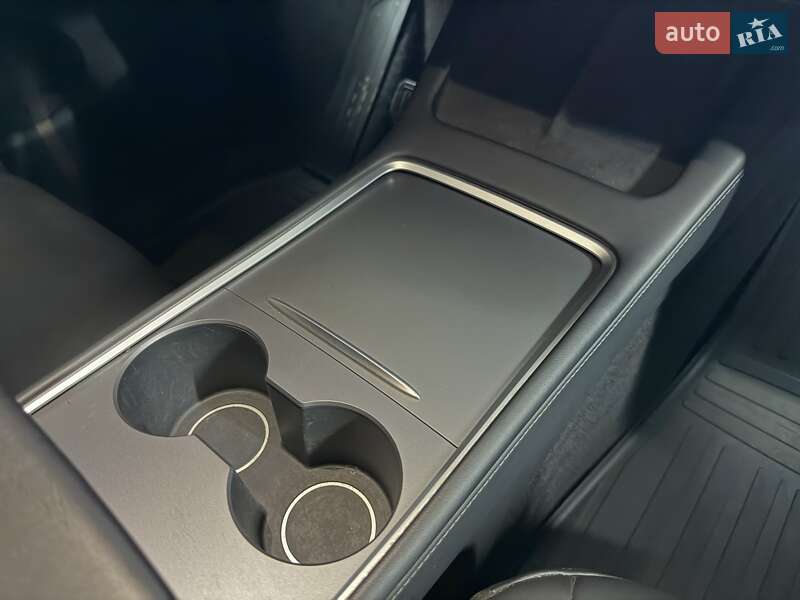 Позашляховик / Кросовер Tesla Model Y 2023 в Дніпрі