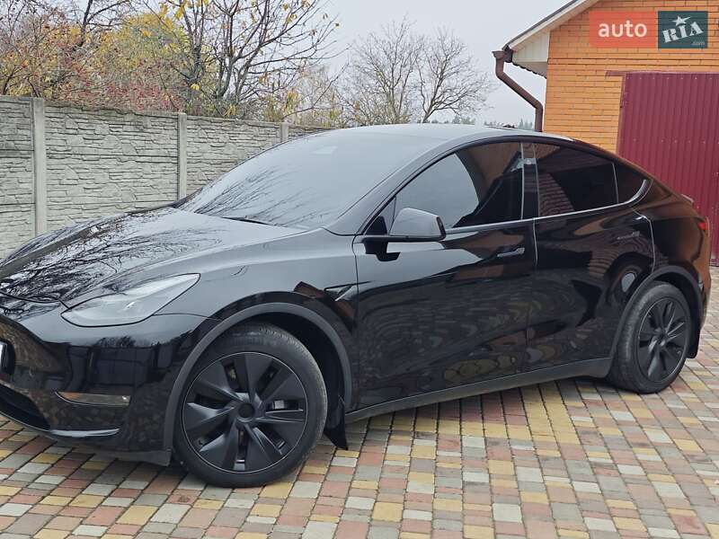 Позашляховик / Кросовер Tesla Model Y 2024 в Києві фото 3 Позашляховик / Кросовер Tesla Model Y 2024 в Києві