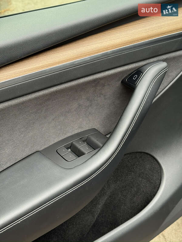 Позашляховик / Кросовер Tesla Model Y 2022 в Рівному