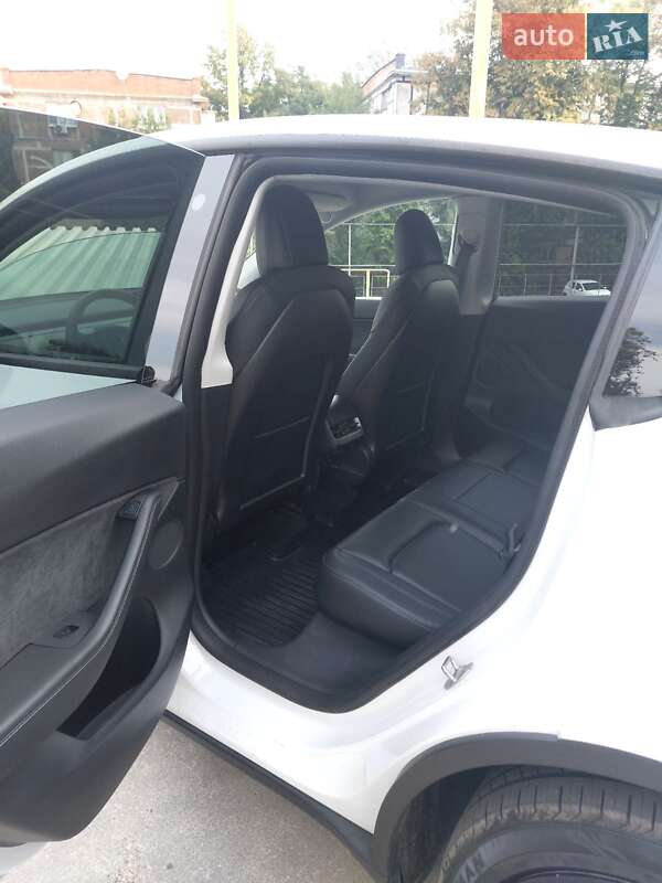 Внедорожник / Кроссовер Tesla Model Y 2021 в Днепре