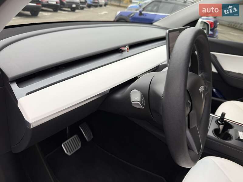 Внедорожник / Кроссовер Tesla Model Y 2021 в Киеве