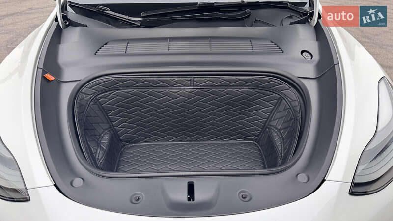 Внедорожник / Кроссовер Tesla Model Y 2022 в Киеве