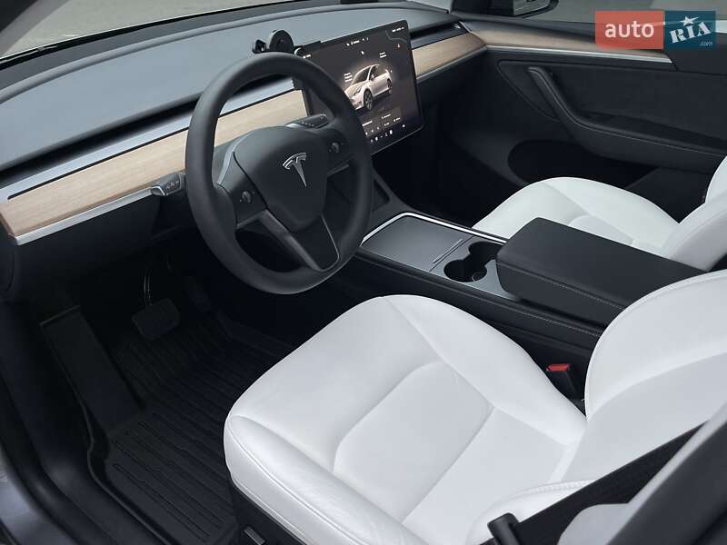Позашляховик / Кросовер Tesla Model Y 2024 в Києві