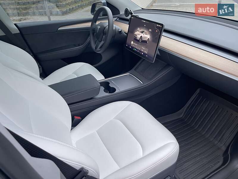 Позашляховик / Кросовер Tesla Model Y 2024 в Києві