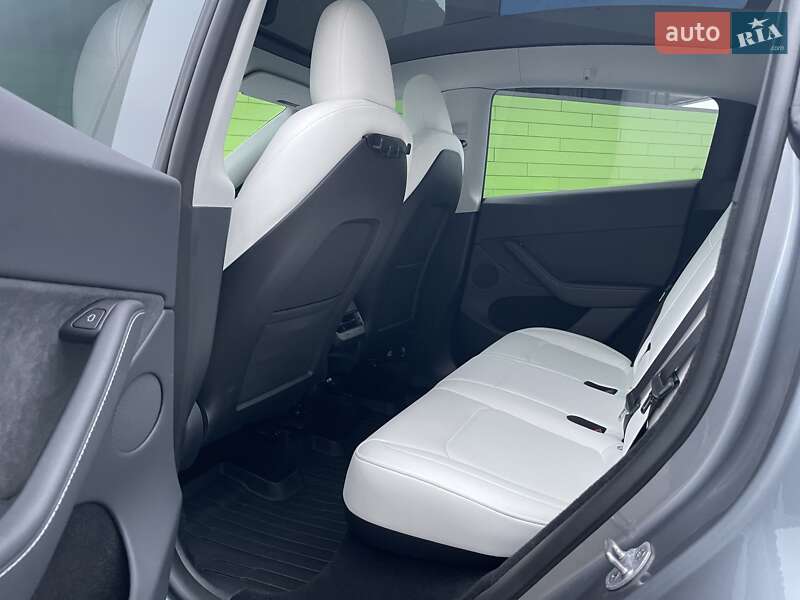 Позашляховик / Кросовер Tesla Model Y 2024 в Києві
