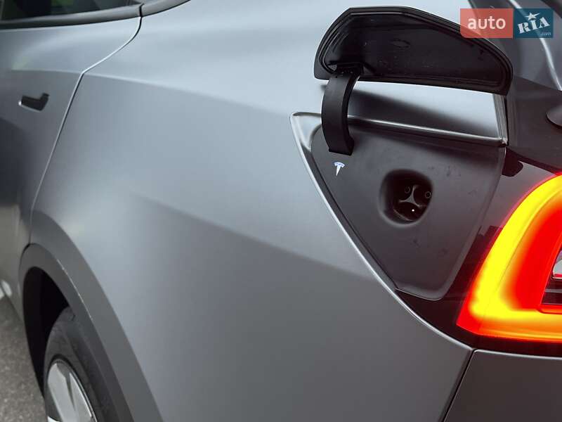 Позашляховик / Кросовер Tesla Model Y 2024 в Києві