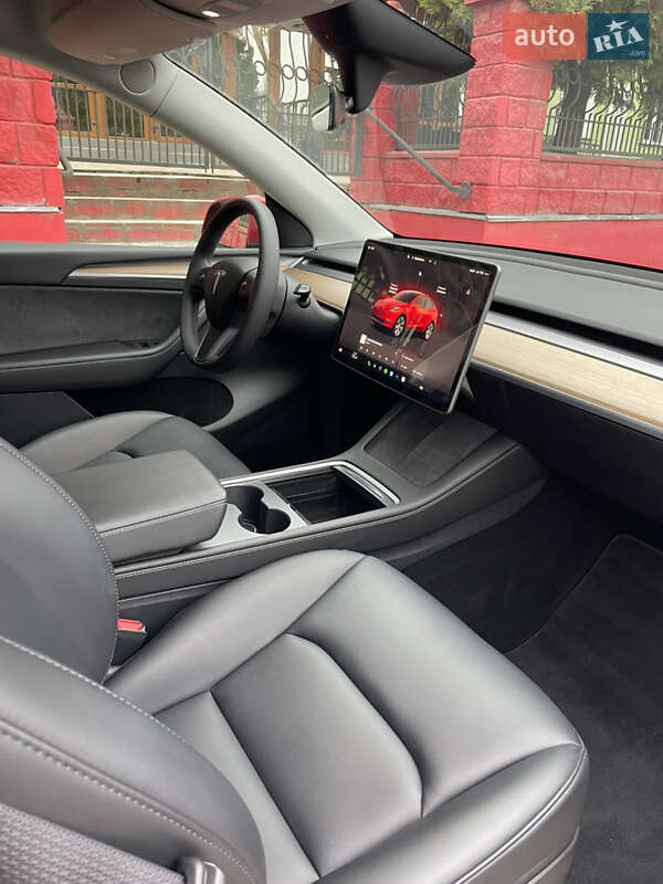 Позашляховик / Кросовер Tesla Model Y 2023 в Рівному фото 5 Позашляховик / Кросовер Tesla Model Y 2023 в Рівному