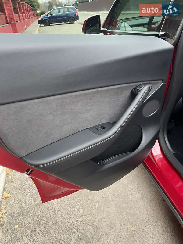 Позашляховик / Кросовер Tesla Model Y 2023 в Рівному фото 10 Позашляховик / Кросовер Tesla Model Y 2023 в Рівному