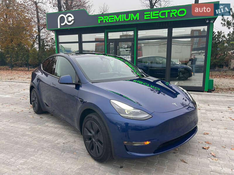 Tesla Model Y 2024