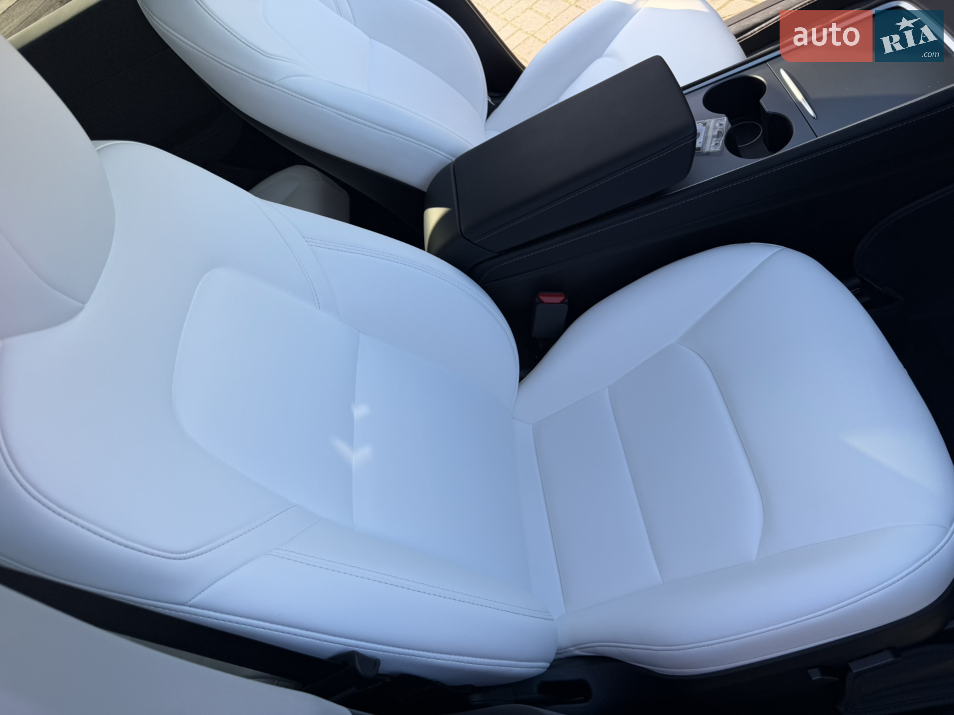 2024 Tesla Model Y - мініатюра 8