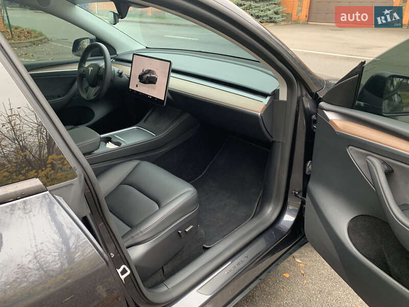 Внедорожник / Кроссовер Tesla Model Y 2024 в Киеве