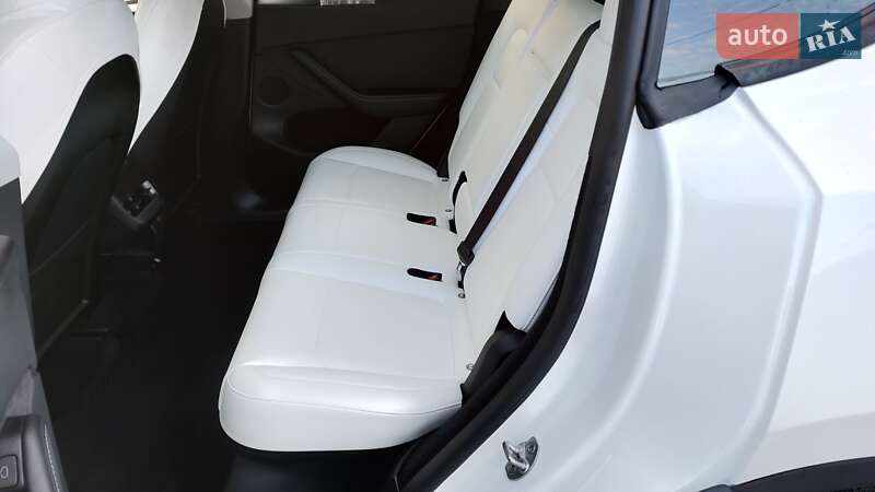 Внедорожник / Кроссовер Tesla Model Y 2024 в Киеве