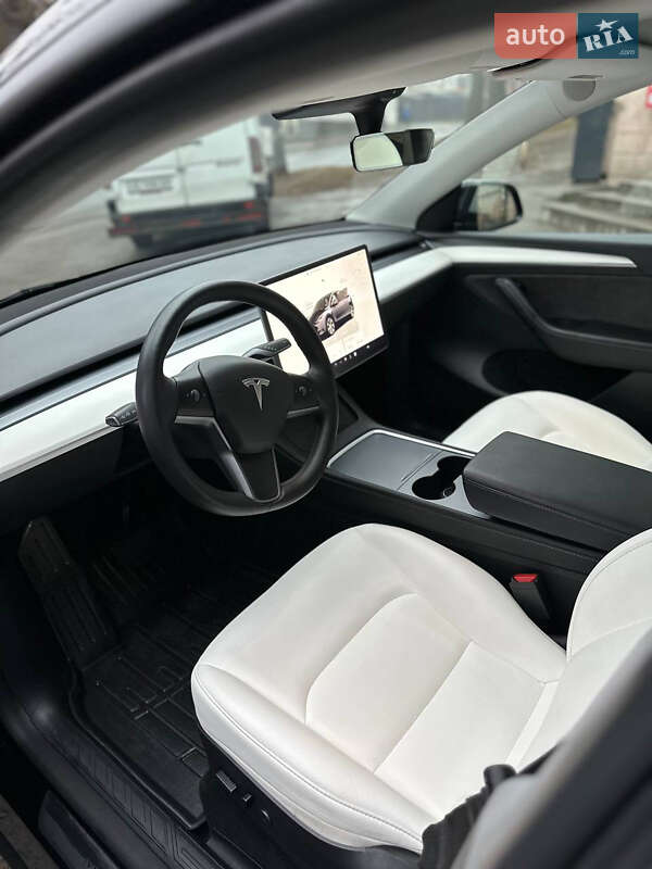 Внедорожник / Кроссовер Tesla Model Y 2023 в Киеве